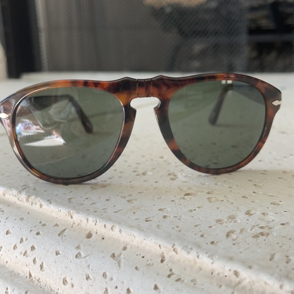 Persol Men's Polarized Aviator Sunglasses - Havana Frame, Green Lenses, Classic Pilot Style